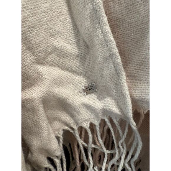 NWT Soia & Kyo Two Tone Pink & Ivory Scarfigan Shawl Wrap One Size - Picture 7 of 7
